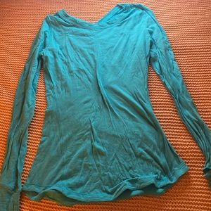 vibrant blue light striped lululemon long sleeved shirt